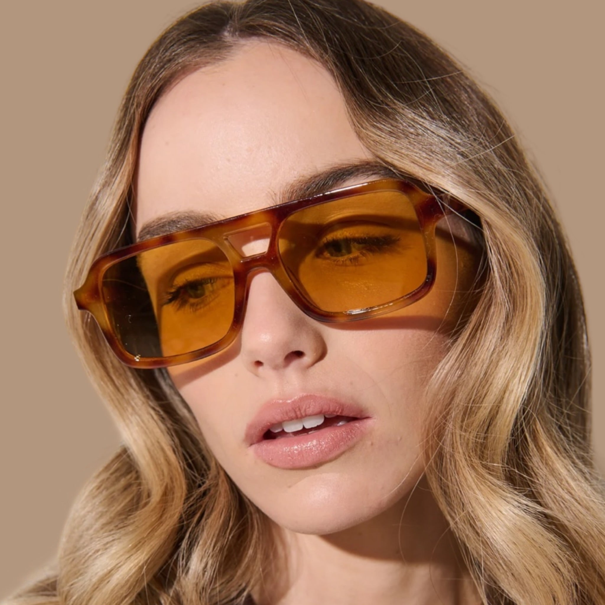 Bella Mackenzie X ROAM